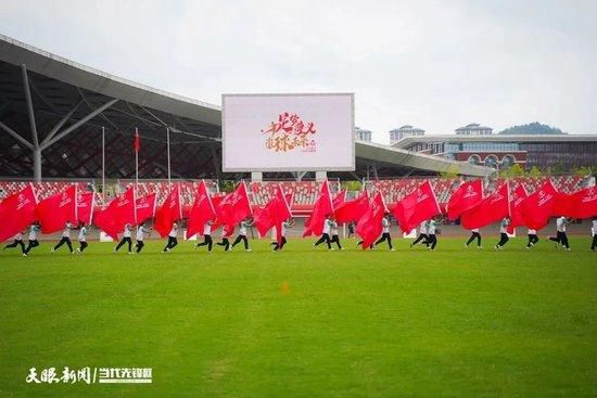 片中对人工智能的深刻探讨、超越时代的特效运用和震撼大气的动作场景，让终结者系列成为电影界一座难以超越的里程碑